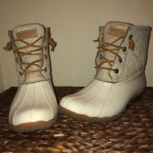 Sperry waterproof rain boots!